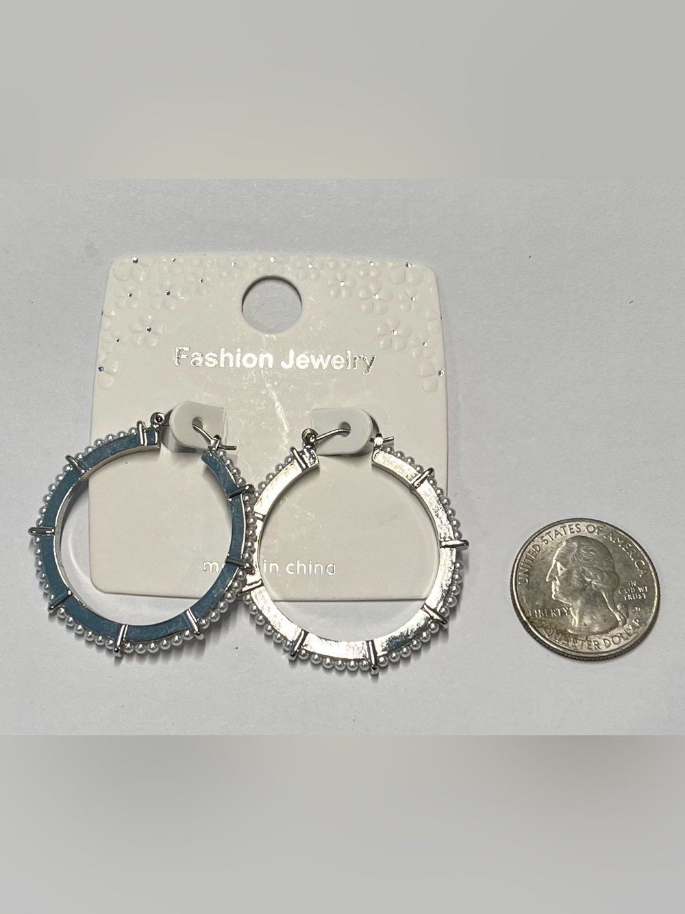 Fashion Jewelry Silver Hoop Earrings with Beaded Rim